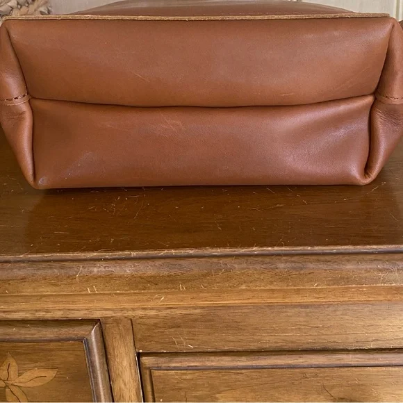 PORTLAND LEATHER COMPANY MINI ZIP TOP CROSSBODY IN HONEY - Picture 7 of 12